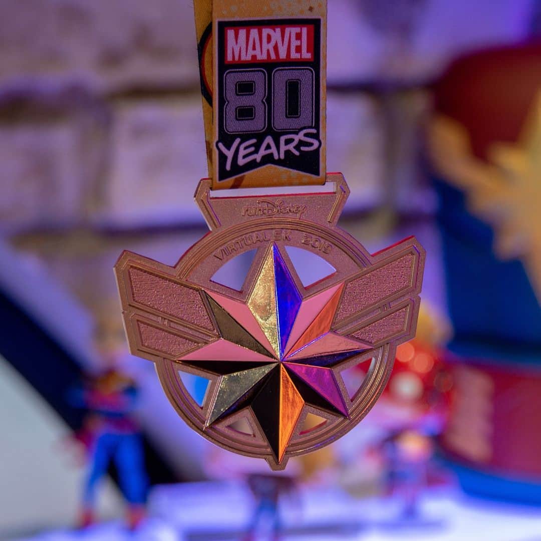 Marvel Entertainmentさんのインスタグラム写真 - (Marvel EntertainmentInstagram)「This summer, celebrate Marvel's 80th with three themed races in @runDisney's Virtual Series! Learn how you can get these four super powered medals on Marvel.com and register TODAY at runDisney.com.」3月29日 23時22分 - marvel