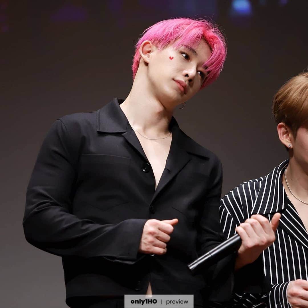 のインスタグラム：「WONHO (MONSTA X) YEONGDEUNGPO FANSIGN 💖 @official_monsta_x . . . . .  #원호 #WonHo #신호석 #ShinHoSeok #元虎 #MONSTAX #몬스타엑스 #koreanboy#monstaxwonho #wonhomonstax #korea#koreanstayle#koreanfashion#koreanboy#koreankpop#koreanclothes#koreancouple#koreanbeauty#koreanactor#korean_drama#koreandrama#koreanboys#koreanlook#kpop#boy  #asianboy#beauty #nightout #menfashion #model」