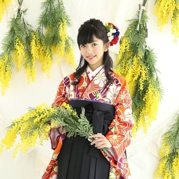 Furisode20さんのインスタグラム写真 - (Furisode20Instagram)「. #新6年生 になるお嬢様 もう袴レンタル受付始まってます💕 . 超早期7800円〜🎵 . 可愛い着物は早いもの勝ち💕 早めに見にきてねー！ . . . . 成人式レンタル&写真だけの成人式はユースマイル 🕊 . @photostudio_angeaile  @yousmile20furisode  #angeaile #yousmile #hair #make #20 #フォトスタジオ #ヘアメイク #小6 #小学生袴  #小学生コーデ  #学生モデル #サロモ #サロンモデル #モデル募集 #コスメ #振袖フォト #メイク動画  #ヘアスタイル #ショートカット #ヘアアレンジ動画  #ハーフアップ #袴ヘア  #小学校卒業式  #小学校卒業 #卒業式 #袴」3月29日 23時29分 - yousmile20furisode