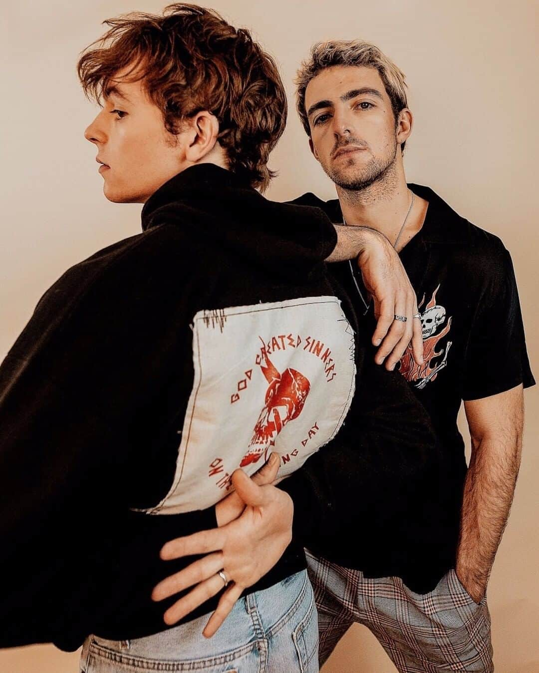 Flaunt Magazineさんのインスタグラム写真 - (Flaunt MagazineInstagram)「Spring fever is here! @TheDriverEra just released their newest single “Feel You Now,” Go to Flaunt.com to see the accompanied by a stop-motion lyric video. ⠀⠀⠀⠀⠀⠀⠀⠀⠀ ⠀⠀⠀⠀⠀⠀⠀⠀⠀ @FORTHOSEWHOSIN jacket and jeans. @SSSWORLDCORP shirt and pants.⠀⠀⠀⠀⠀⠀⠀⠀⠀ ⠀⠀⠀⠀⠀⠀⠀⠀⠀ Photographed by: @MaxBakerPhoto⠀⠀⠀⠀⠀⠀⠀⠀⠀ Stylist: @Marissa.Motley⠀⠀⠀⠀⠀⠀⠀⠀⠀ Groomer: @itsjustDalton⠀⠀⠀⠀⠀⠀⠀⠀⠀ ⠀⠀⠀⠀⠀⠀⠀⠀⠀ #flauntmagazine #flaunt #flauntdotcom #thedriverera #rosslynch #rockylynch」3月29日 23時30分 - flauntmagazine