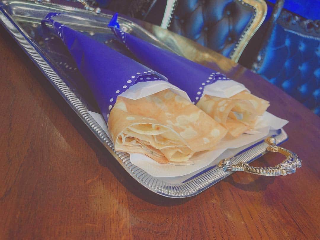 坂口渚沙さんのインスタグラム写真 - (坂口渚沙Instagram)「今日食べたクレープ、 美味しかったなぁ〜☺️. . 本当は一人で 二個頼もうか迷ったの 😋. . あと店内が、 すごく自分好みだった💕. . #カフェクレープ.」3月29日 23時46分 - nagisa_sakaguchi