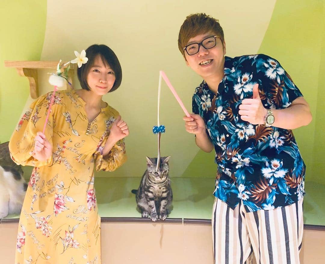 HIKAKINのインスタグラム：「‪本日は吉岡里帆さんとイベント出演でしたー！😎✌️オービィ横浜の新しいシアター作品『奇跡の島ハワイ冒険ツアー』に、ツアーガイドとして2人で出演しています！超どデカイスクリーンで迫力満点かつ、ヒカキンTVみたいな雰囲気もある作品で楽しめるので是非行ってみてね🤣🎉‬ ‪ #オービィ横浜 #ヒカキン #吉岡里帆」