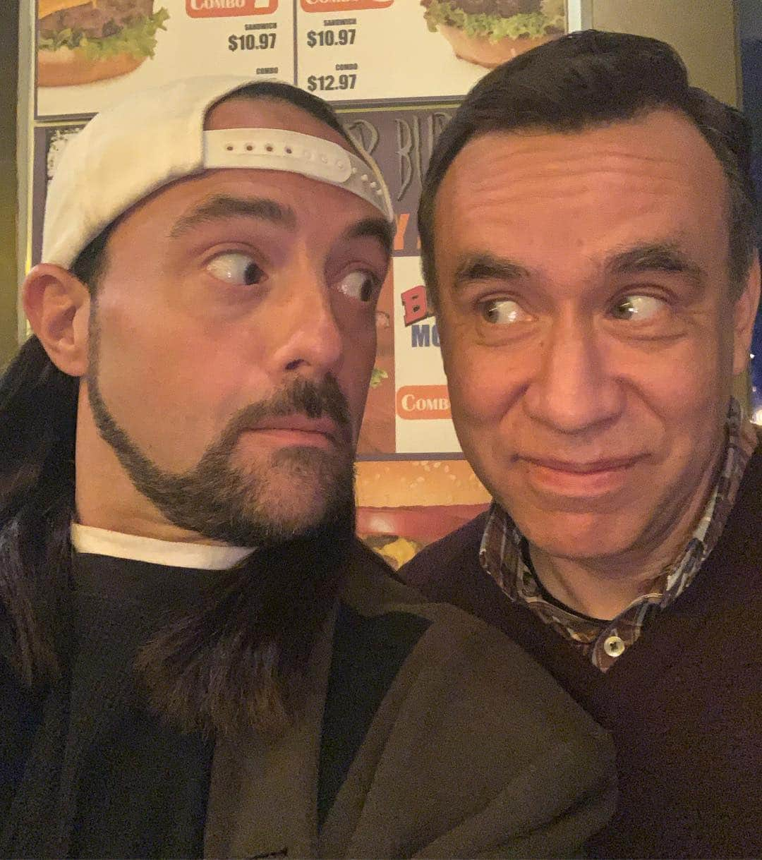 ケヴィン・スミスさんのインスタグラム写真 - (ケヴィン・スミスInstagram)「When we were lucky enough to get @sordociego into @jayandsilentbob Reboot, I knew we would land a great cast! #fredarmisen is talent-bait: when actors or actresses see a genius like Fred is involved, they feel way more comfortable about joining up as well! Fred is my go-to @youtube star: if I have any time when I’m smoking and not working, I watch old @nbcsnl clips featuring Fred, eps of #portlandia or @docnowifc. So even though I worked with him for a night on #copout, having him on the Reboot for a few days was fanboy Heaven for me! But funniest fan moment for me was when I asked him about the bits he does at the drum set on @latenightseth. “Do you just roll up and do those and then bolt whenever you’re in the City?” And Fred said “No, that’s my real job. That’s my band. We do the music. That’s not a bit: I’m really a drummer.” What’s weird is a) I love the Late Night theme song, and b) Fred wrote if! He’s crazy-talented and crazy-sweet (seriously - everyone loves #Armisen because he’s brilliant, but also because he’s a super nice guy)! And he killed in #jayandsilentbobreboot! We’re lucky to have him! #KevinSmith #snl #neworleans #jayandsilentbob #documentarynow #sabanfilms」3月29日 23時53分 - thatkevinsmith