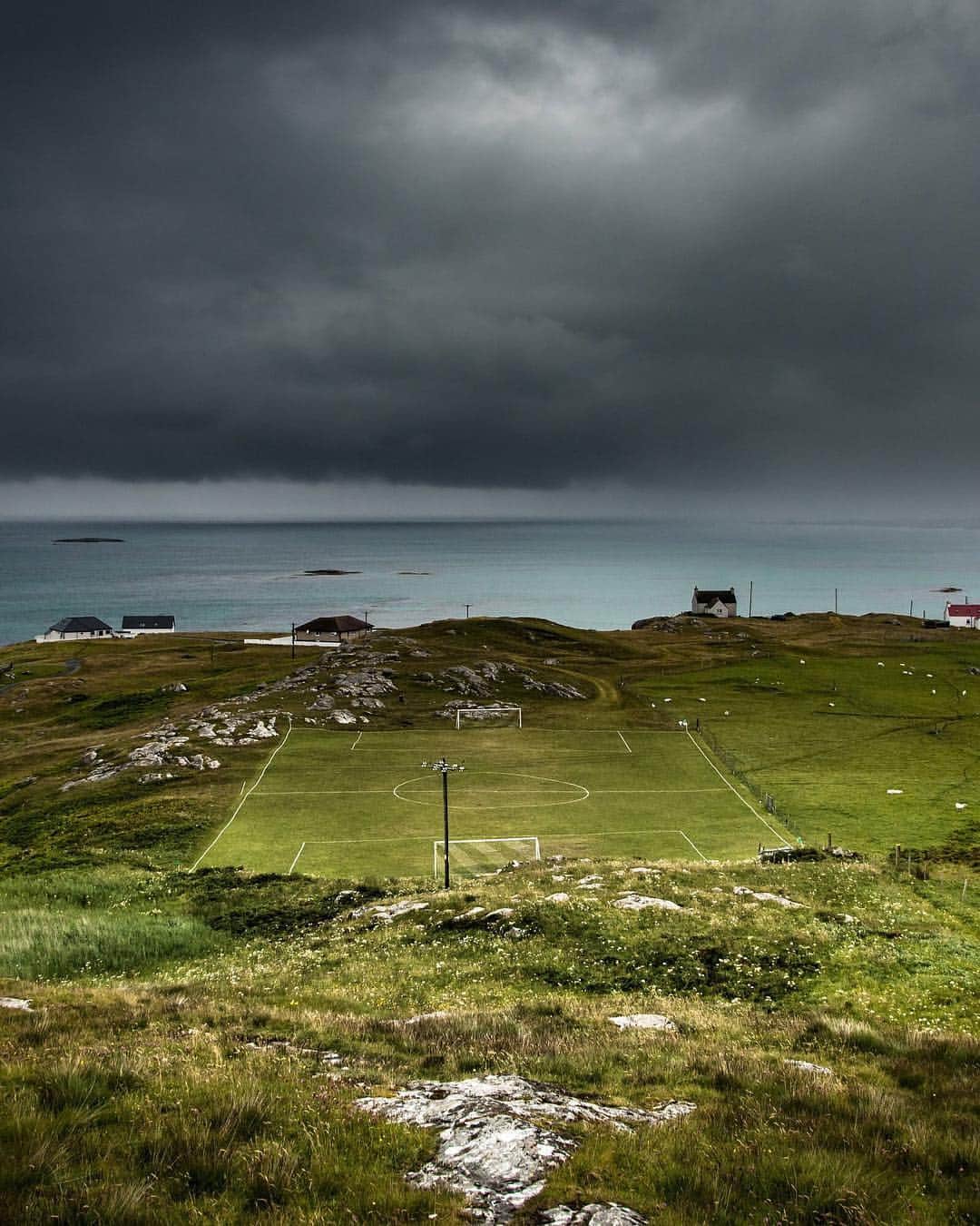 FIFAワールドカップさんのインスタグラム写真 - (FIFAワールドカップInstagram)「Sometimes a picture does say it all. This photo of Eriskay in Scotland’s Western Isles won @hcollub Young Scottish Landscape Photographer of the Year 2018. #FridayFeeling #WeLiveFootball #Eriskay #Scotland」3月29日 23時54分 - fifaworldcup