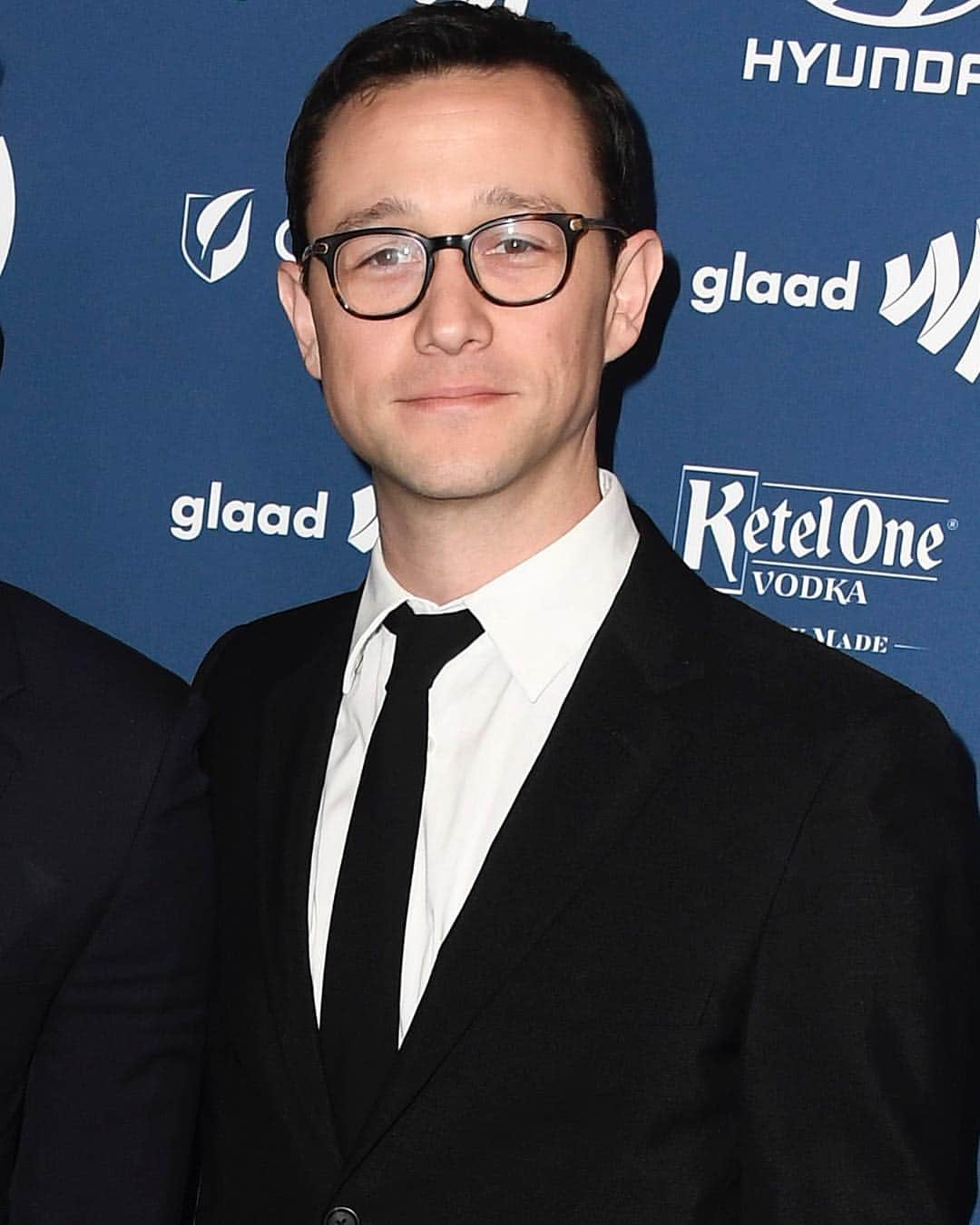 Just Jaredさんのインスタグラム写真 - (Just JaredInstagram)「Joseph Gordon-Levitt @hitrecordjoe joins @greysabc Stars @jake.borelli & @alexlandi7 in @brooksbrothers at the @glaad Media Awards! #JosephGordonLevitt #JakeBorelli #AlexLandi #BrooksBrothers #GLAADMediaAwards Photos: Getty」3月29日 23時56分 - justjared