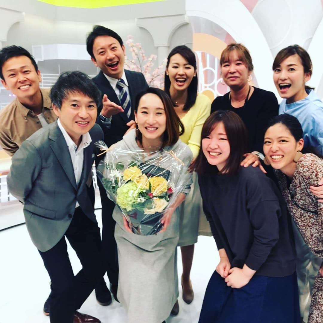 倉橋友和さんのインスタグラム写真 - (倉橋友和Instagram)「#田中雅美 さんが#メーテレ #アップ 初登場🏊‍♀️早速、アスリート目線でのコメントを頂きました。これからもお世話になります🎤 そして出演者の衣装を選んで頂いている#スタイリスト さんが、産休に入るため一旦、お仕事を卒業。お子様と一緒に遊びに来てくださいね😊 #メーテレアップ #アップは午後3時46分から #アップの特集は午後6時15分から #アナウンサー #鈴木しおり #星恭博 #石神愛子 #倉橋友和 #気象予報士 #山田修作 #修作さん #冨永幸」3月29日 23時57分 - nbn_kurahashi