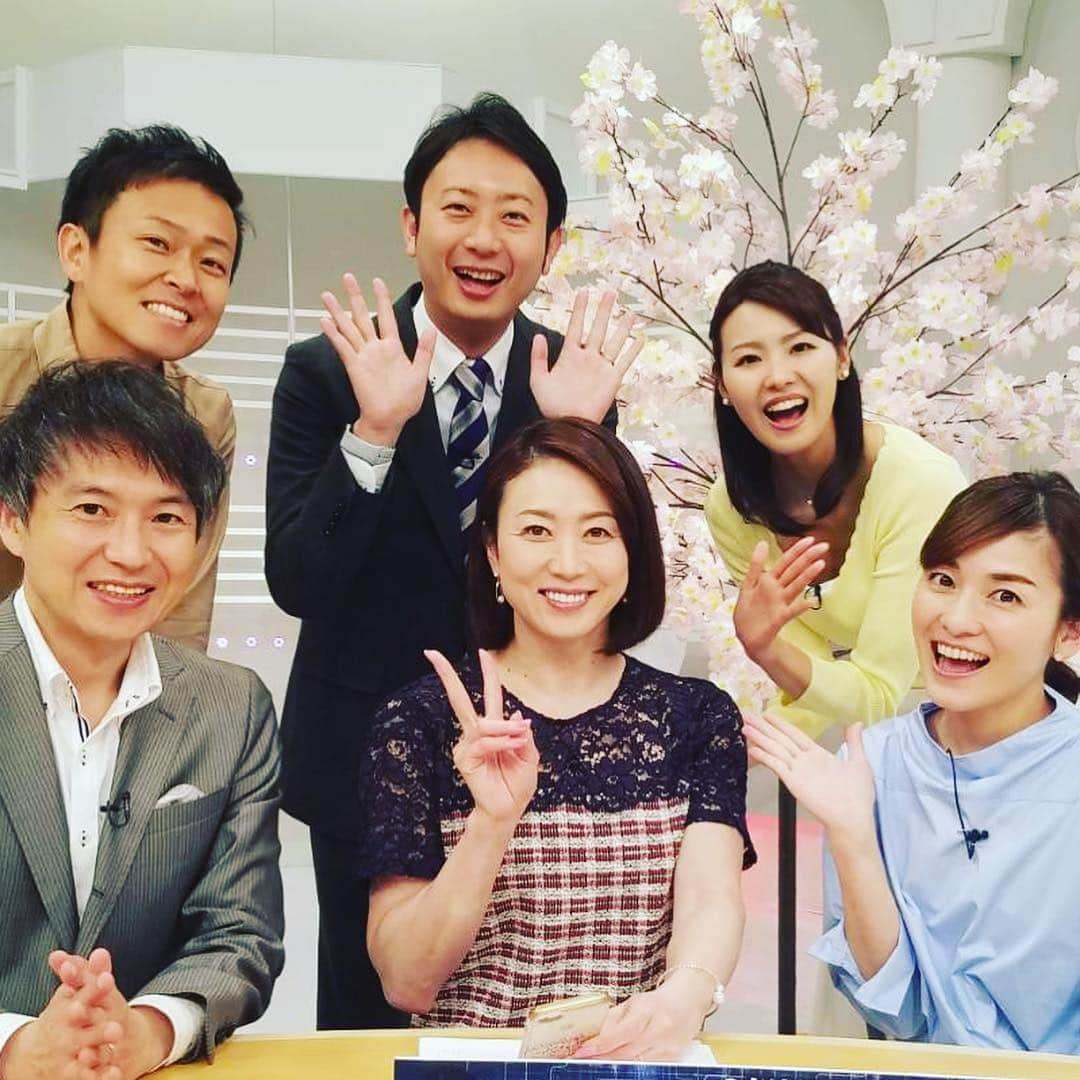 倉橋友和さんのインスタグラム写真 - (倉橋友和Instagram)「#田中雅美 さんが#メーテレ #アップ 初登場🏊‍♀️早速、アスリート目線でのコメントを頂きました。これからもお世話になります🎤 そして出演者の衣装を選んで頂いている#スタイリスト さんが、産休に入るため一旦、お仕事を卒業。お子様と一緒に遊びに来てくださいね😊 #メーテレアップ #アップは午後3時46分から #アップの特集は午後6時15分から #アナウンサー #鈴木しおり #星恭博 #石神愛子 #倉橋友和 #気象予報士 #山田修作 #修作さん #冨永幸」3月29日 23時57分 - nbn_kurahashi