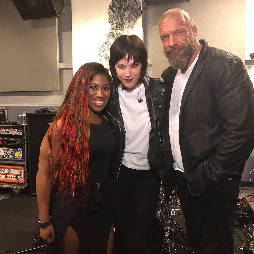 ジー・ヘイルさんのインスタグラム写真 - (ジー・ヘイルInstagram)「#flashbackfriday to the amazing few days with the fine people of @wwenxt !! Love and miss you all! @wwe_embermoon @canehill @tripleh」3月30日 0時02分 - officiallzzyhale