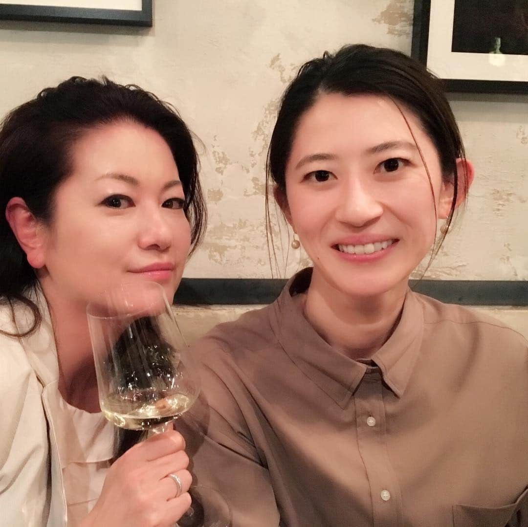 岡安弥生さんのインスタグラム写真 - (岡安弥生Instagram)「久々に、大好きなオカムーと。 楽しくて飲みすぎてしまう。#岡村アナウンサー#TBS#岡村仁美 #大好き#できる女#知的#久しぶり#ワイン#金曜の夜#wine#fridaynight」3月30日 0時05分 - yayoin3