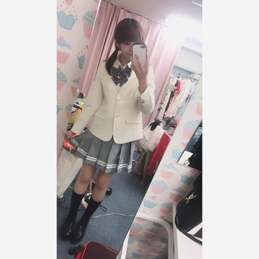 秋山依里さんのインスタグラム写真 - (秋山依里Instagram)「♡﻿ ﻿ スタジオにある衣装で組んだこの制服コーデがお気に入り﻿🌸(でも偽JK🤭) ﻿ #あきかるフォトセッション #撮影会 #コスプレ #コスプレ写真 #コスプレイヤー #被写体  #制服 #JK風 #ローツインテール #ツインテール #highschoolgirl  #schoolgirl #schooluniform #japanesegirl #cosplay #cosplaygirl #cosplayer #cosplayphoto #cosplayofinstagram #cosplayselfie #selfie #model #自撮り #コスプレイヤー自画撮り部 #코스프레 #角色扮演  #셀카 #いつかのあきやまさん﻿」3月30日 0時07分 - akiyama__eri