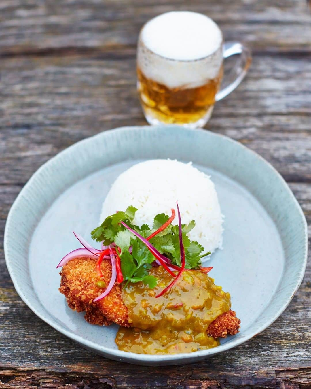 ジェイミー・オリヴァーさんのインスタグラム写真 - (ジェイミー・オリヴァーInstagram)「Homemade chicken katsu curry. Super-delicious and so much better homemade. I love to serve it with some coconut rice and zingy pickles. Proper #ComfortFood for a Friday...get stuck in!! #FridayFeeling」3月30日 0時10分 - jamieoliver