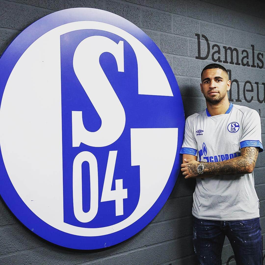 シャルケ04さんのインスタグラム写真 - (シャルケ04Instagram)「Back from injury and raring to go! 👊🏼 @omarmascarell . . #Schalke #S04 #Football #Knappen #WirLebenDich #Futbol #Mascarell #Comeback #H96S04 #🔵⚪️」3月30日 0時12分 - s04