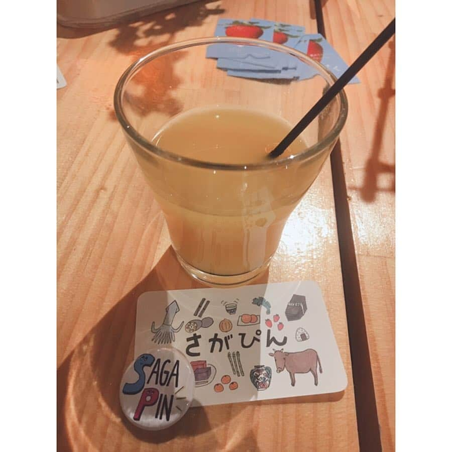 田野アサミさんのインスタグラム写真 - (田野アサミInstagram)「🌸 SAKURACHILLBAR いってきたぞ。 表参道の佐賀だった。 サクッ‼︎うまかぁ〜！いりこ天 買っちゃったもんね🐟🤭 お家帰ったら、ポッケから沢山のお土産.... つぶつぶと桜🌸の花弁。 #佐賀#いちごさん #サクラチルバー #佐賀を広め隊 #よか#九州 私はジュース🍹のきよみちゃん」3月30日 0時24分 - tano_asami