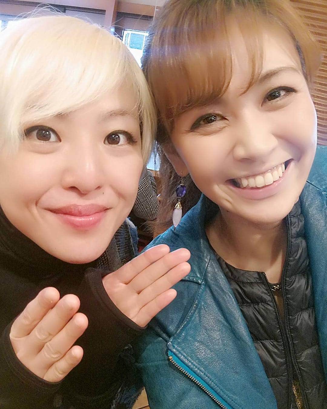五十鈴ココのインスタグラム：「とあるご縁で 仲良しになった えみちゃん😊♥️ @jumboebig  ありがとう🌎🍏」