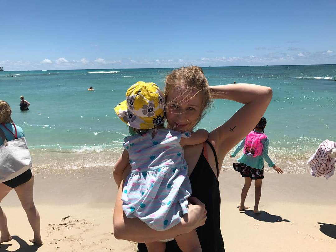 Ryota さんのインスタグラム写真 - (Ryota Instagram)「It was the first time I went to the sea with my family!! I was excited to swim with my daughter, but she didn't want to go in. Maybe next time🏝🏊🏻🍼 このアメリカツアーも残り2本...！ 今回も最高の仲間に出会えたり一日一日がほんと濃厚な日々やったな〜。」3月30日 0時33分 - ryota_0809