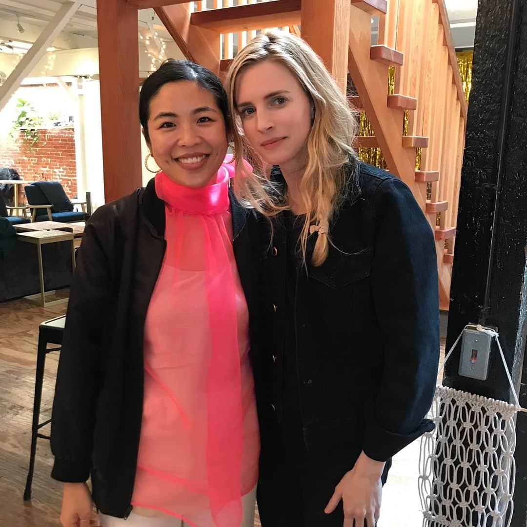 ブリット・マーリングさんのインスタグラム写真 - (ブリット・マーリングInstagram)「My friend @natalie_so introduced me to the women of @therubysf — an amazing writing collective for women of all definitions in San Francisco. We had a crazy good taco potluck and a long talk about all the new spaces/forms for storytelling in the Internet age.  Swipe for video of my tangent about ways in which women’s writing is often suppressed. It was so encouraging to see women creating space for other women to get the peace and reprieve from the daily grind needed to create. ⚡️」3月30日 0時33分 - britmarling