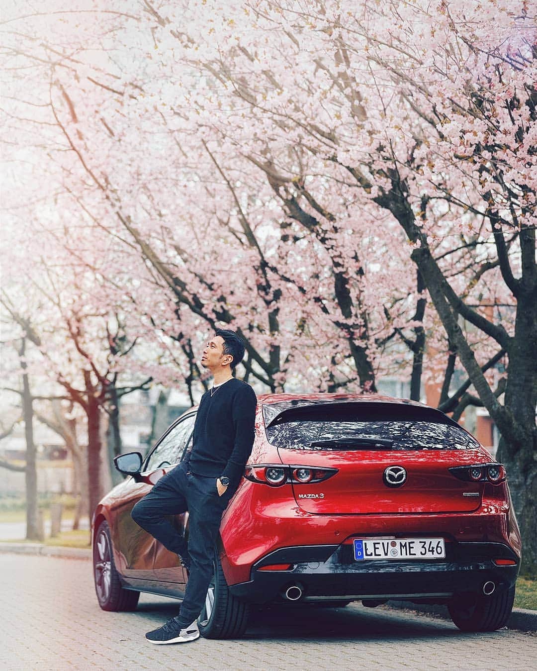 Berlin Tokyoさんのインスタグラム写真 - (Berlin TokyoInstagram)「🚗AD/ I take over part 4/5 of a roadtrip through Germany with the new #Mazda3 and drive from south to north.  The main topic for my takeover is "Japanese Mastery" we went to Japan town and the Japanese garden in Düsseldorf (Biggest Japanese community in Germany) also we enjoyed Japanese tea ceremony.  Please check @mazda_de about my part of taking over! #Mazda3Roadtrip」3月30日 0時25分 - tokio_kid