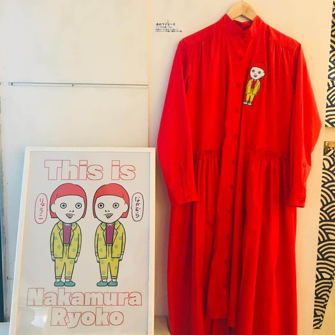中村涼子さんのインスタグラム写真 - (中村涼子Instagram)「3/21-24 Design Festa Gallery East101-A 『ボクワタシ展2』 展示作品 ②This is Nakamura Ryokoポスターと洋服たち 赤いワンピースや、青海波スーツに色エンピツスーツ。 そして途中松丸ほるもんから、「同じ柄でマービンJr.のシャツ作った」と衝撃の発言をもらったパン柄ワンピースのパンピース。いつか隣で着ようと思う🥐」3月30日 0時26分 - nakamuraryoko56