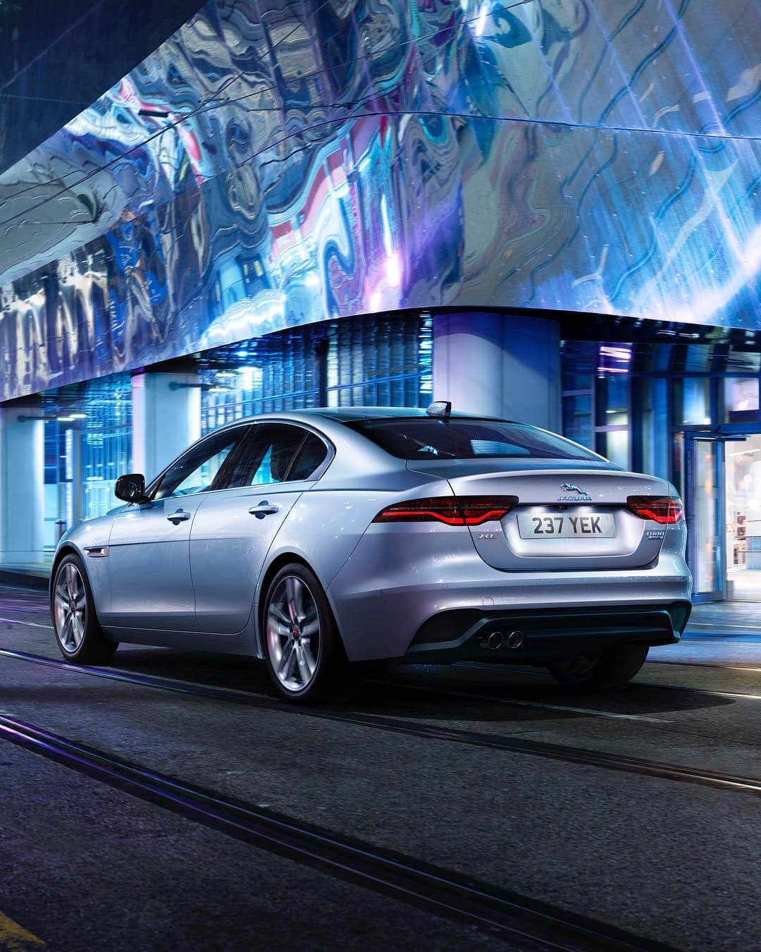 Jaguarさんのインスタグラム写真 - (JaguarInstagram)「Light up the night.  #Jaguar #XE #Luxury #Premium #Sports #Saloon #AWD #SportsCars #InstaCar #CarsofInstagram」3月30日 0時28分 - jaguar