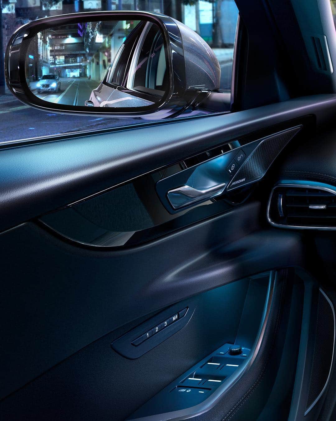 Jaguarさんのインスタグラム写真 - (JaguarInstagram)「Light up the night.  #Jaguar #XE #Luxury #Premium #Sports #Saloon #AWD #SportsCars #InstaCar #CarsofInstagram」3月30日 0時28分 - jaguar