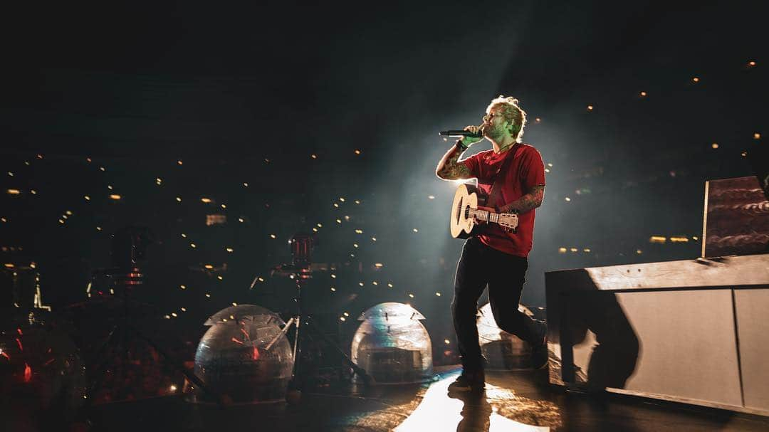 エド・シーランさんのインスタグラム写真 - (エド・シーランInstagram)「Cape Town Night 2 ! 📸 @zakarywalters #dividetour」3月30日 0時31分 - teddysphotos