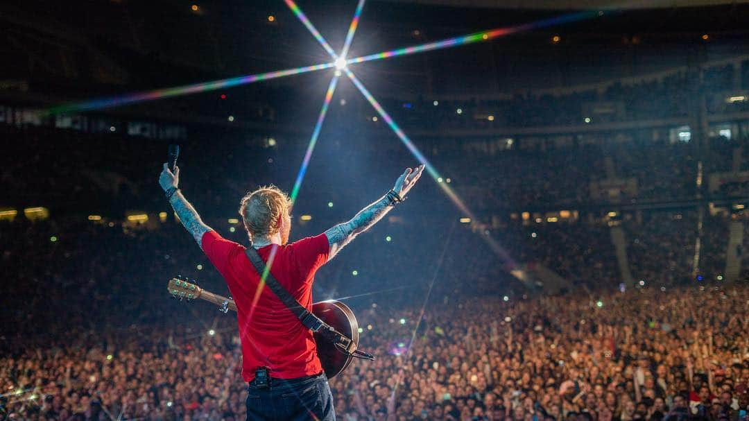 エド・シーランさんのインスタグラム写真 - (エド・シーランInstagram)「Cape Town Night 2 ! 📸 @zakarywalters #dividetour」3月30日 0時31分 - teddysphotos