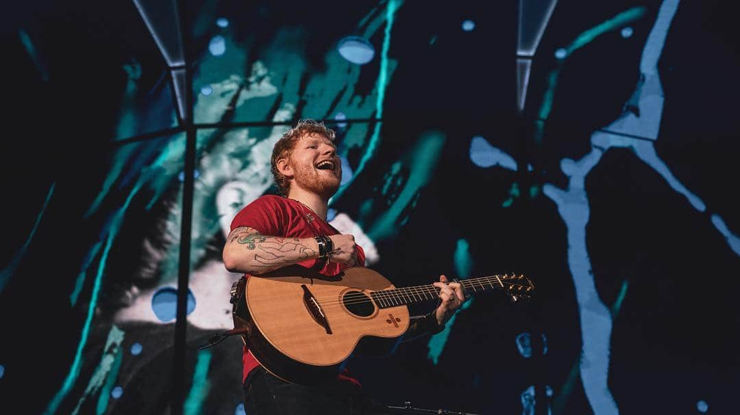 エド・シーランさんのインスタグラム写真 - (エド・シーランInstagram)「Cape Town Night 2 ! 📸 @zakarywalters #dividetour」3月30日 0時31分 - teddysphotos