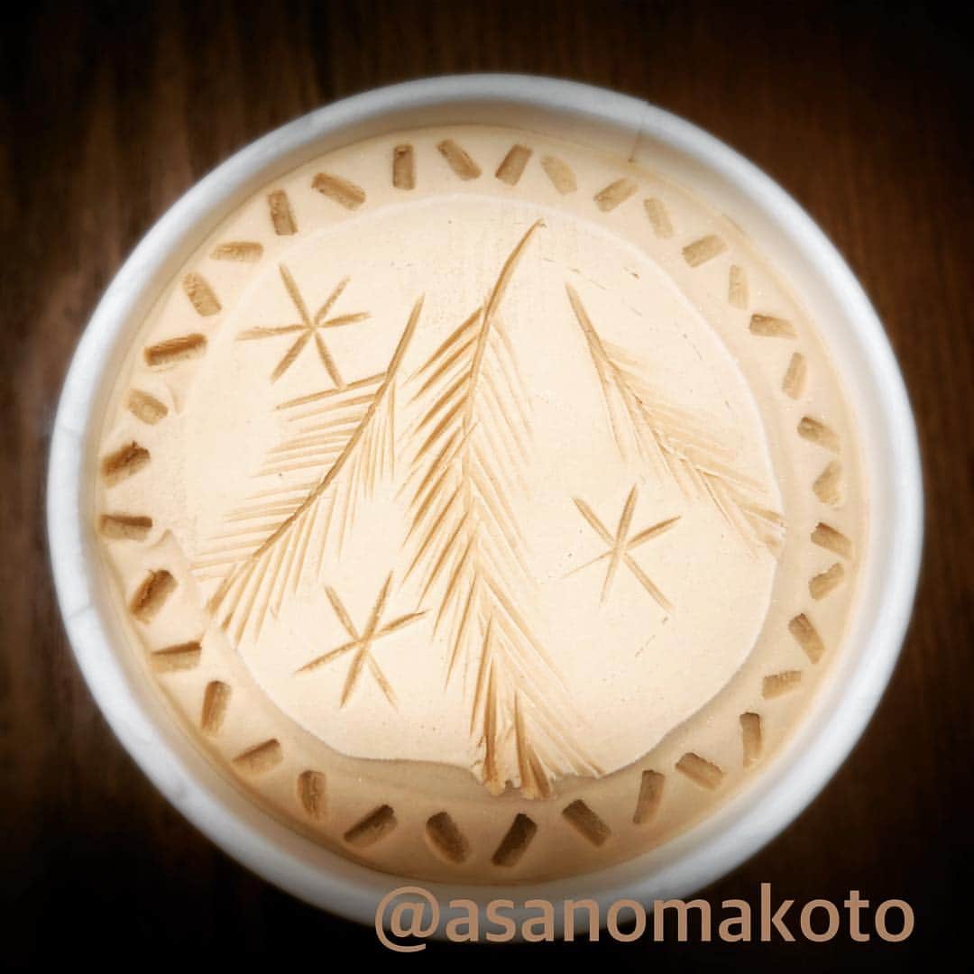asanomakotoのインスタグラム：「What is today's dessert?😋🥄✨ 今日は久しぶりにMOW食べました！『エチオピアモカコーヒー』MOWはハズレがないから好き！！舌触りも滑らかだし安定の美味しさ！コスパ最高✨アイスの値段平成30年でだいぶだいぶ変わりましたよね💧大好きな雪見だいふくが小さくなったのか僕が大きくなったのかは謎にしておこうと思います🤫ぐないっ！  #これなら簡単 #スプーンだけでできるよ #アイスクリームアート #mow #エチオピアモカコーヒー #ethiopiamocacoffee #morinaga #コンビニアイス #icecream #love #桜 #アイスクリーム #instagood #instagram #icecreamart #feather #indian #navajo #indianjewelery #nativeamerican #happy #smile #japanloveevgenia」