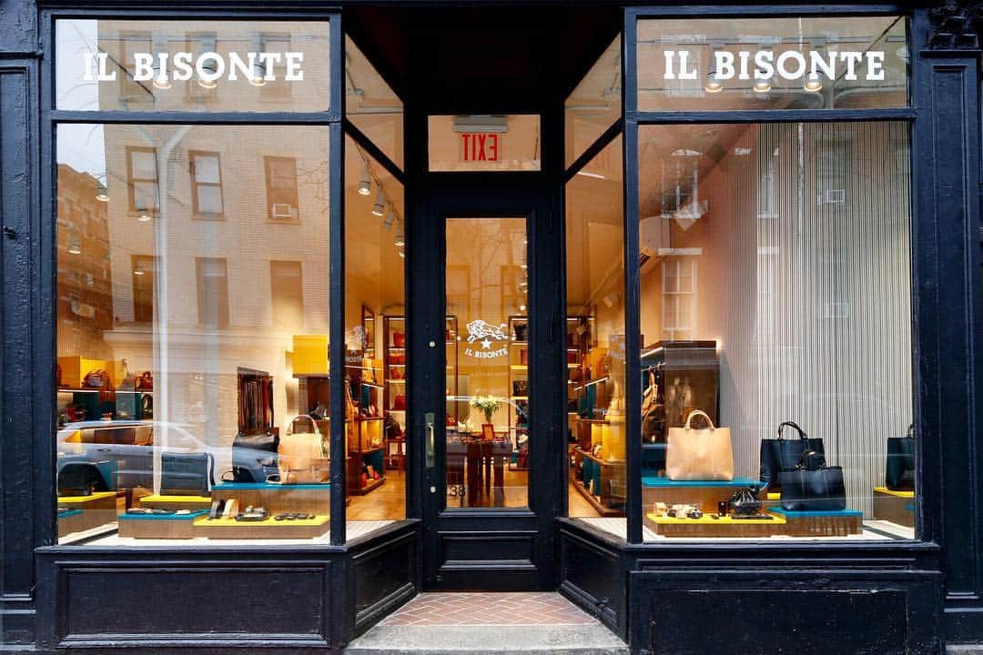 イルビゾンテのインスタグラム：「Il Bisonte opens in New York! We are thrilled to announce the opening of our first flagship store on Bleecker street, in the heart of Manhattan shopping. Do not miss the chance to visit us when taking a stroll in the West Village! ☆ #ILBISONTE #newyork #newopening」