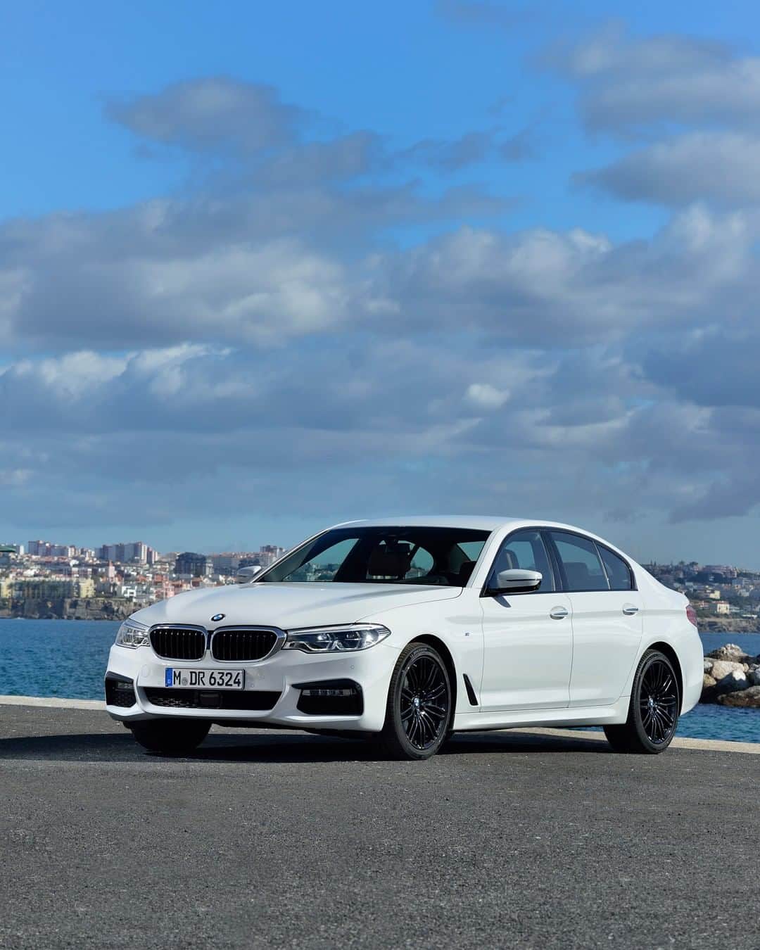 BMWさんのインスタグラム写真 - (BMWInstagram)「Sophistication and efficiency meet exhilaration. The BMW 5 Series Sedan. #BMW #5Series」3月30日 1時00分 - bmw