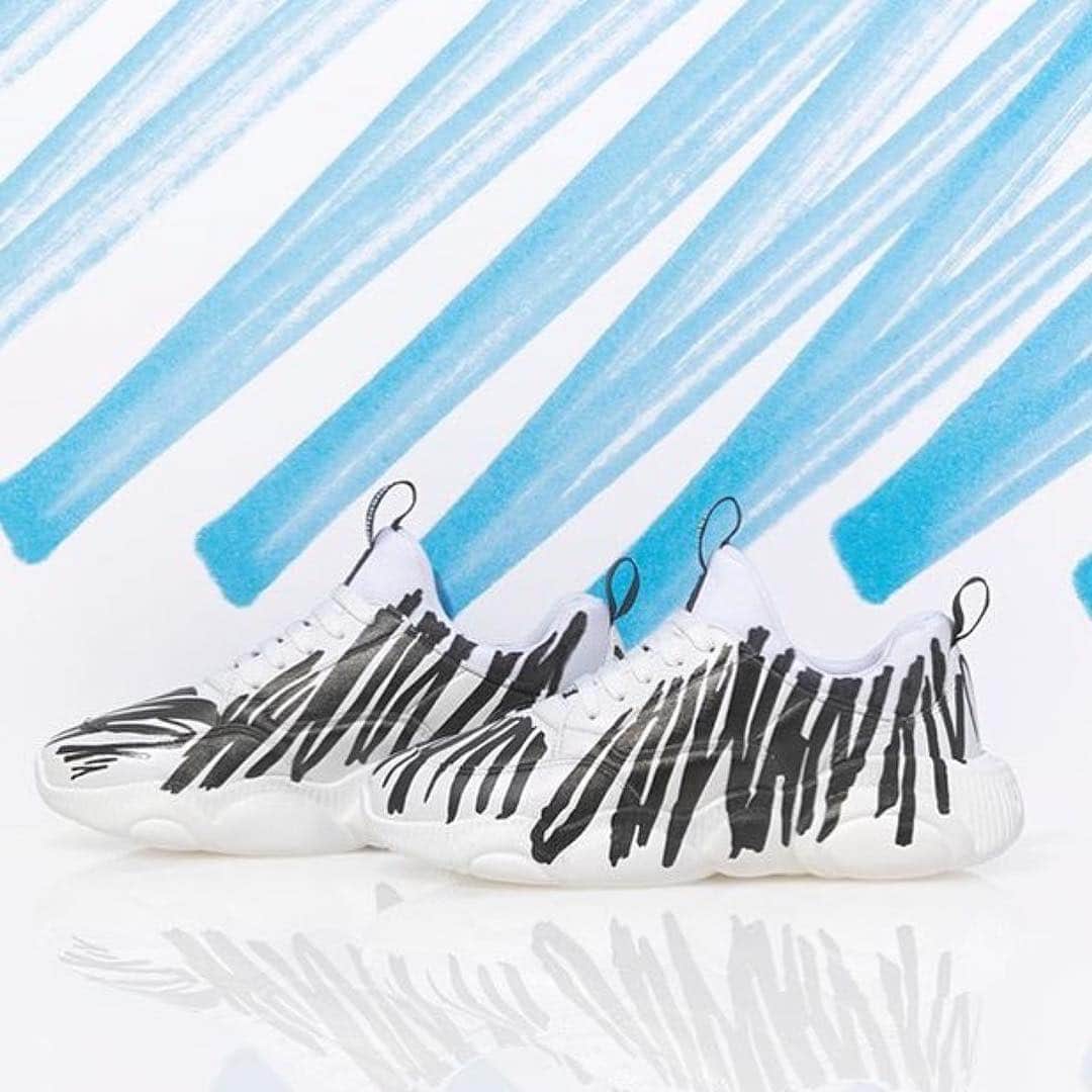 Moschinoさんのインスタグラム写真 - (MoschinoInstagram)「#Repost @sn3_antwerp ・・・ Come to discover the exclusive @moschino pop-up store at #SN3 in Antwerp. For this occasion, #moschino presents the unique limited edition “Teddy shoes” sneakers inspired by the SS19 collection. #moschinoshoes #moschino @itsjeremyscott  #teddysneakers  #sneakerhead #sneakerlovers #moschinoteddyholiday #moschinoteddyshoes #SN3antwerp #fashionsuspect #gabrielvazquezworld #antwerp #antwerpen #antwerpfashion」3月30日 1時00分 - moschino