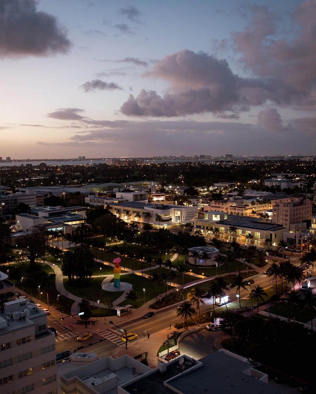 ロビン・シュルツさんのインスタグラム写真 - (ロビン・シュルツInstagram)「Miami Nights 🔮 . 📸 @philipp_gladsome」3月30日 1時07分 - robin__schulz