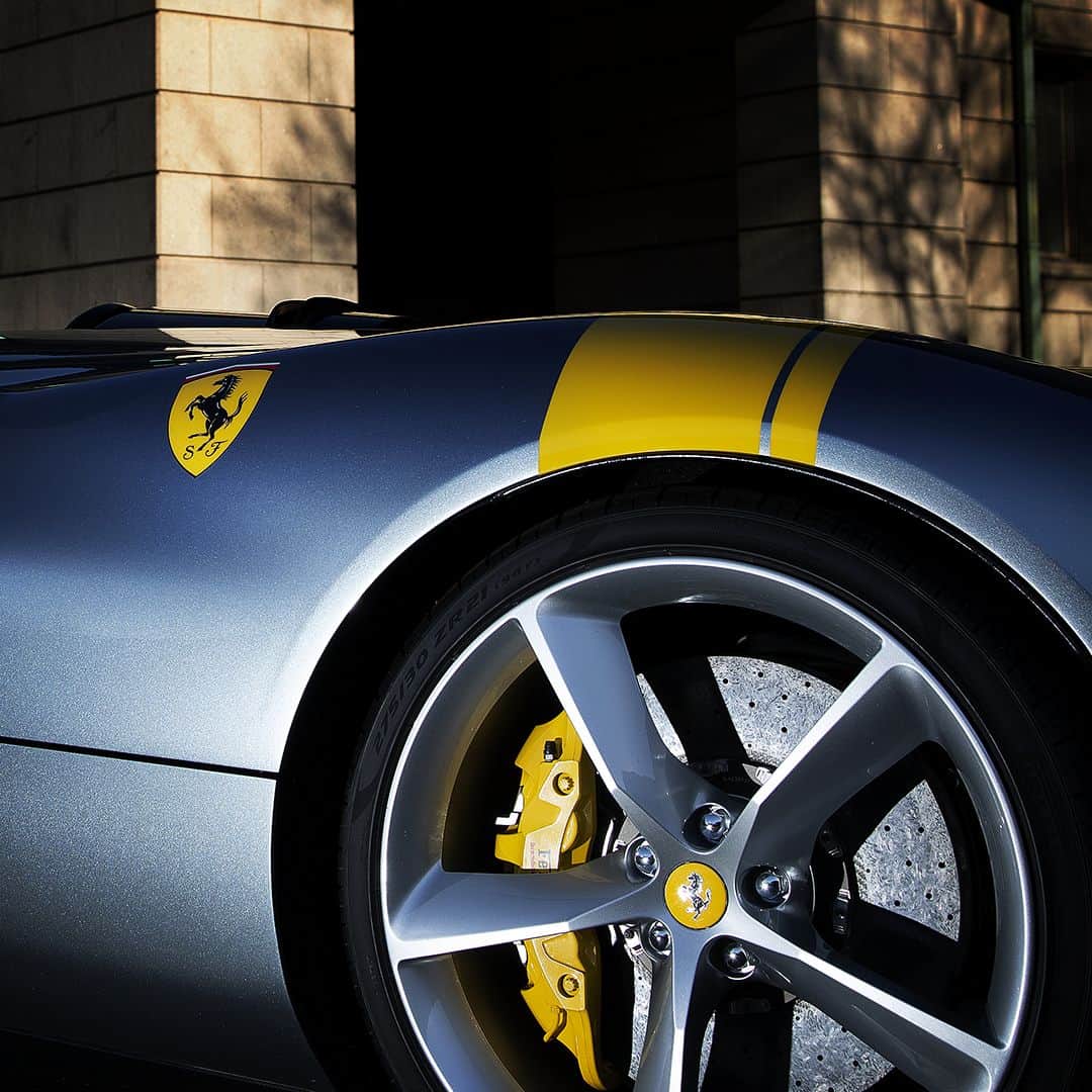 フェラーリさんのインスタグラム写真 - (フェラーリInstagram)「The #FerrariMonzaSP1 phenomenal detailing is a testament to superior innovation and uncompromising #Ferrari style. #LuxuryCars #Details」3月30日 1時01分 - ferrari