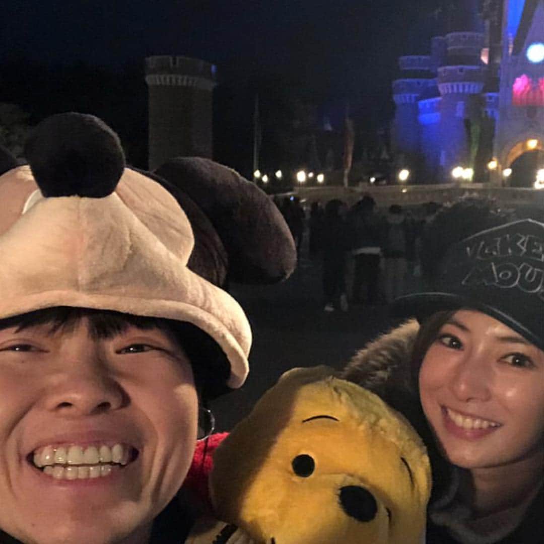 北川景子　ファンアカウントのインスタグラム：「2人ほんまに仲良しすぎ😆﻿ この写真の景子ちゃん可愛すぎる😍💕﻿ そしてなにより美しすぎる🤣 こうやってドラマが終わっても一緒に遊んだりする写真載せてくれるのも最高！！！﻿ ﻿ #家売るオンナの逆襲 #北川景子#三軒屋万智﻿ #イモトアヤコ#白洲美加﻿ #2人ともいい笑顔﻿ #最高に楽しそう﻿ #羨ましい #景子ちゃん好きな人と繋がりたい」