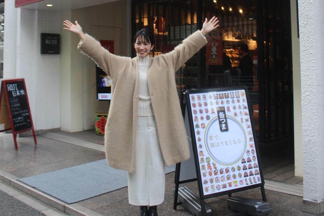 佐藤千晶さんのインスタグラム写真 - (佐藤千晶Instagram)「#kikitabi でお邪魔した  創業300年以上の歴史がある国分グループ本社さん。「缶つま」は人気商品で、フタを開ければそのままお酒のおつまみになります。  今日は、その「缶つま」を楽しめる「缶つまBAR」へ✨  場所は「東京都中央区日本橋1-1-1」。立地もよくて便利です。日本橋を眺めながら食事できます。「缶つま九州産いか明太」をアレンジしたアヒージョをはじめ、お酒の種類も豊富でどれも美味でした✨  誘ってくれたのは、国分さんで広報をしている、あやかちゃん。なんと出身が一緒の成城大学ヨーロッパ文化学科です。ロケでもお世話になったのですが、同じ出身ということもあり、ロケの後も連絡をくれていました。 可愛らしい後輩の子と美味しく楽しい時間も過ごせて嬉しかったです😊🌸 #kikitabi  #jfn #缶つま #国分グループ本社株式会社  #缶つまbar  #缶詰 #ROJI日本橋 #日本橋 #成城大学 #佐藤千晶」3月30日 1時06分 - satochiaki125