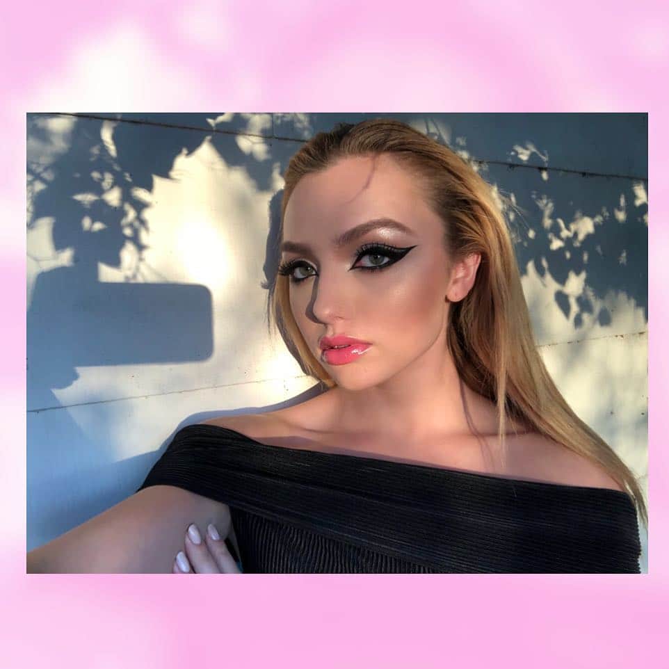 ペイトン・リストのインスタグラム：「Did you get your Better Than Sex Eyeliner yet?! It’s so easy to use, you’ll LOVE it! Don’t walk to toofaced.com, RUN! @toofaced #betterthansex」