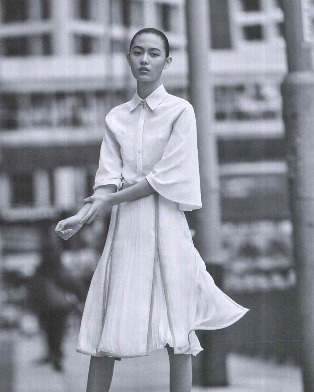 Burberryさんのインスタグラム写真 - (BurberryInstagram)「#Kingdom in @TMagazineChina . Yu Cong captures Jia Li wearing the chiffon panel silk skirt from #RiccardoTisci's debut runway collection for Spring/Summer 2019 . #BurberrySpringSummer19 #TBRT #BurberryGeneration」3月30日 1時44分 - burberry