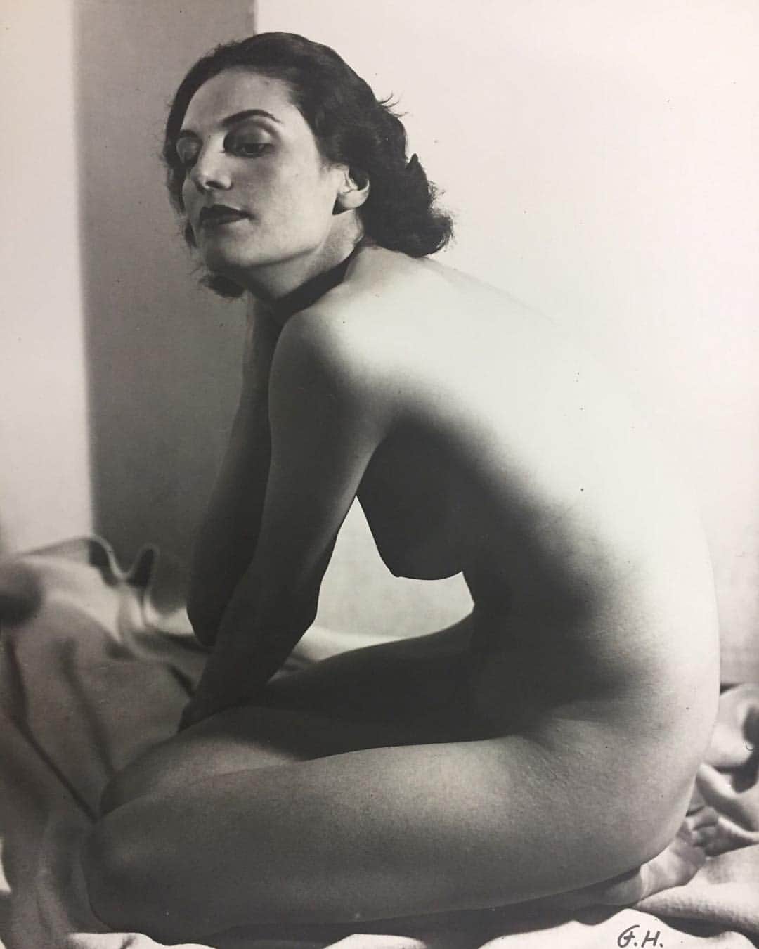 AnOther Magazineさんのインスタグラム写真 - (AnOther MagazineInstagram)「Beautiful photographs by #FlorenceHenri are on show at @atlasgallery now. Henri is one of the #Bauhaus movements unsung female artists, whose uncompromising work pushed the boundaries of 20th-century photography 📸」3月30日 1時49分 - anothermagazine