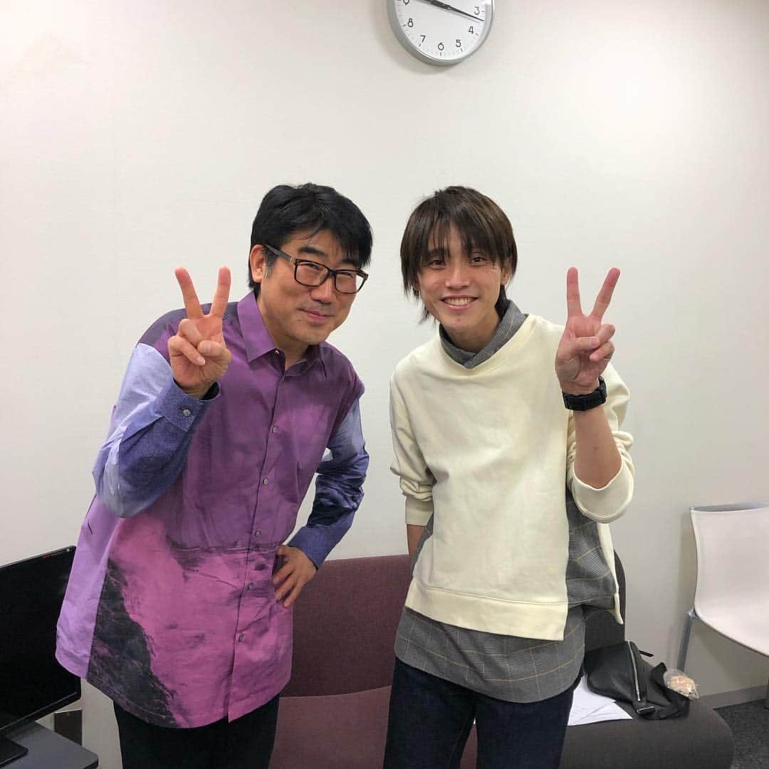 亀田誠治のインスタグラム：「今日はニッポン放送イマジンホールで #日比谷音楽祭 のプレワークショップとして、よっぴーこと吉田尚記 @yoshidahisanori アナとピエール中野 @pinakano0718 くんと「ミュージシャンを目指す君たちへ」というk-テーマで会場のみんなとアツく語り合いました。集まってくれたたくさんのみんなありがとう。音楽との向き合い方は人それぞれ。五感を使いきって音楽を楽しもう！😊😊👬 https://t.co/iTTPH6egr2 #日比谷音楽祭 #hibiyamusicfes  #ピエール中野 #亀田誠治  https://t.co/iTTPH6egr2」