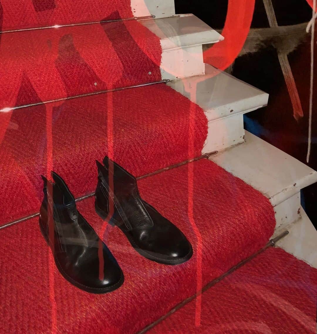 のインスタグラム：「Alternative Places _ Berlin CUOIO by @brunobordese_official #cuoio #brunobordese #newcollection #spring #summer #ss19 #classic #city #black #red #dream #nightmare #art #design #shoes #berlin #shoesoftheday #shoesaddict #streetart #instashoes」