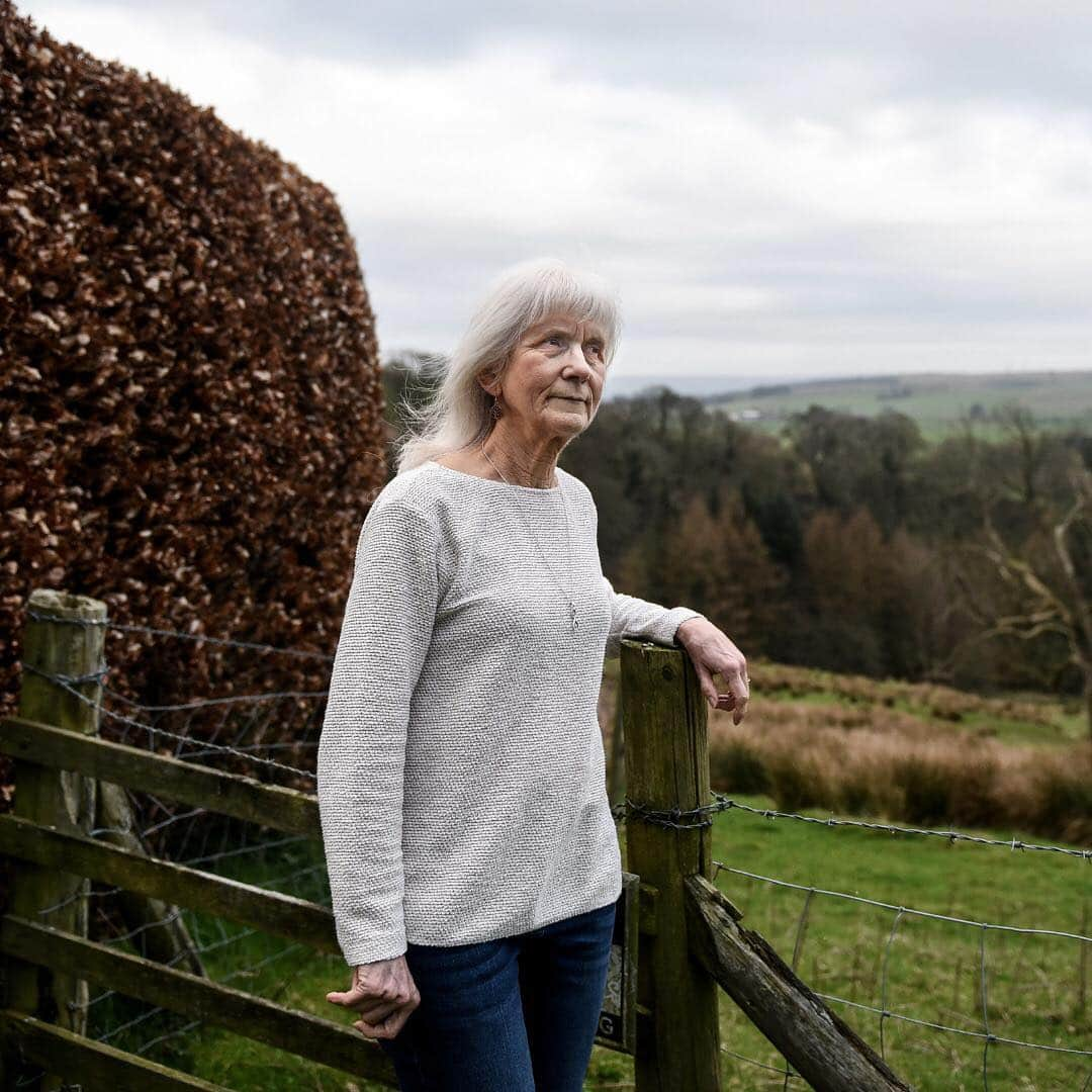 ニューヨーク・タイムズさんのインスタグラム写真 - (ニューヨーク・タイムズInstagram)「At 71, this Scottish woman has never felt pain or anxiety. Jo Cameron also said that her scars heal quickly and that childbirth felt like “a tickle.” Now scientists know why. In a paper published Thursday in The British Journal of Anaesthesia, researchers attributed Jo’s virtual painlessness to a mutation in a previously unidentified gene. They hope it could lead to the development of new pain treatment. They believe it may also explain her low anxiety and quick healing. “We’ve never come across a patient like this,” said John Wood, the head of the Molecular Nociception Group at @ucl. Though this may sound like a dream, there are downsides: Jo has never felt an “adrenaline rush” and she burns herself quite frequently. But she cannot recall ever feeling depressed or scared. “I am very happy,” she said. @marytrnr shot this photo in Gilsland, Cumbria, England. Visit the link in our profile to read more.」3月30日 2時18分 - nytimes