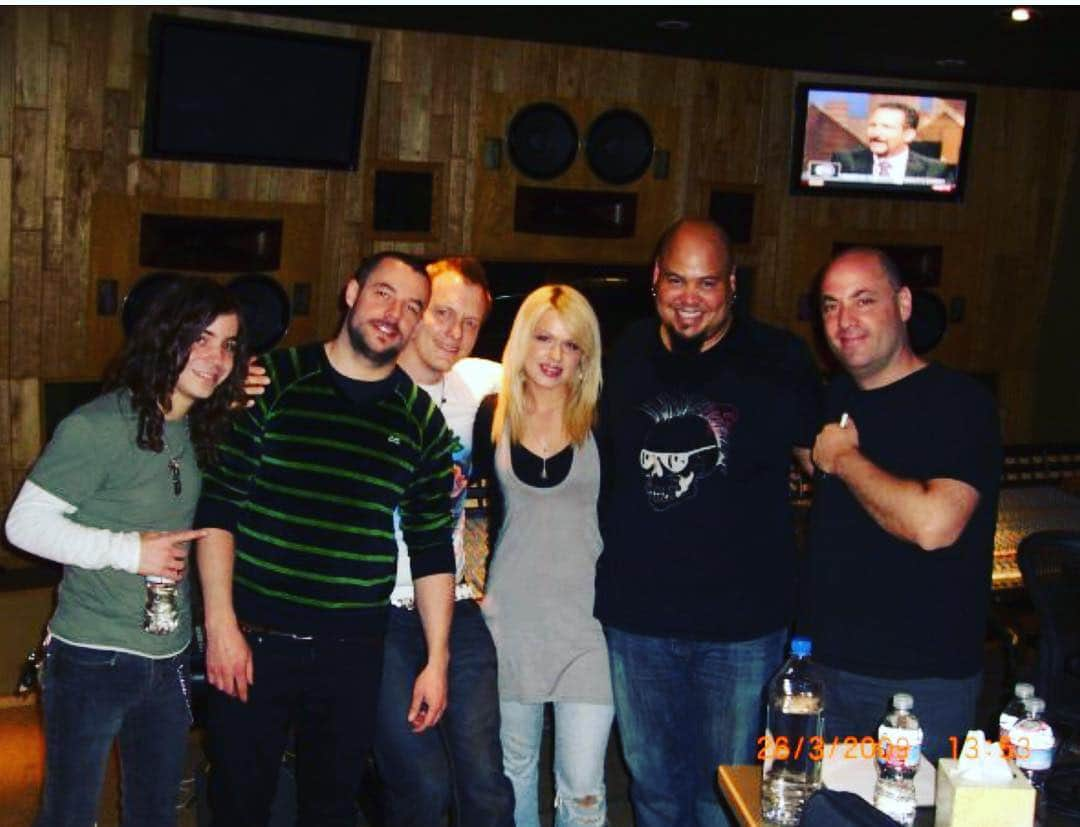 オリアンティさんのインスタグラム写真 - (オリアンティInstagram)「#TBF to 2007 recording at the record plant my first album with @interscope #abelaborieljr @brianchiusano #talhertzberg #larsjenson #martinlarson」3月30日 2時10分 - iamorianthi