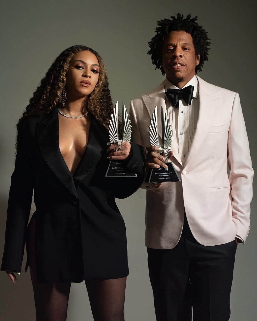 Vogue Runwayさんのインスタグラム写真 - (Vogue RunwayInstagram)「When @beyonce and Jay-Z accepted the Vanguard Award at last night's @GLAAD Media Awards in Los Angeles, they did so in elegant style, but fashion came secondary to the night's message of acceptance and hope. The pair took to the stage to share their experiences with identity and the LGBTQ family members who helped share their journey, with Jay-Z thanking his mother Gloria and her coming out, referencing her acceptance speech from last year's ceeremony when she was honored with a special recognition award. Beyoncé praised her late Uncle Johnny who helped to raise her and her sister Solange, and teared up when recalling his battle with HIV, and said, “I’m hopeful that his struggle served to open pathways for other young people to live more freely. LGBT rights are human rights.” Tap the link in our bio for more details.」3月30日 2時10分 - voguerunway