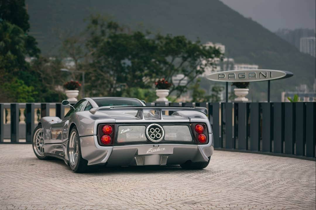 パガーニ・アウトモビリさんのインスタグラム写真 - (パガーニ・アウトモビリInstagram)「Here are some stunning shots of the Zonda C12 in Hong Kong on the occasion of the Zonda 20th Anniversary celebrations.  #pagani #zonda #zonda20 #zonda20anniversary」3月30日 2時12分 - paganiautomobili