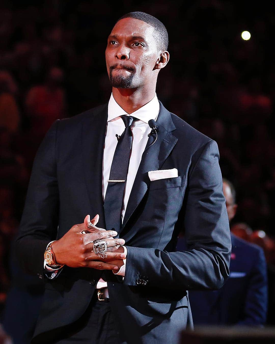 Miami HEATさんのインスタグラム写真 - (Miami HEATInstagram)「A classic ‘fit for a classic man! @chrisbosh was dressed to impressed during his jersey retirement ceremony. #HEATFashionFriday #ThankYouChr1s」3月30日 2時26分 - miamiheat
