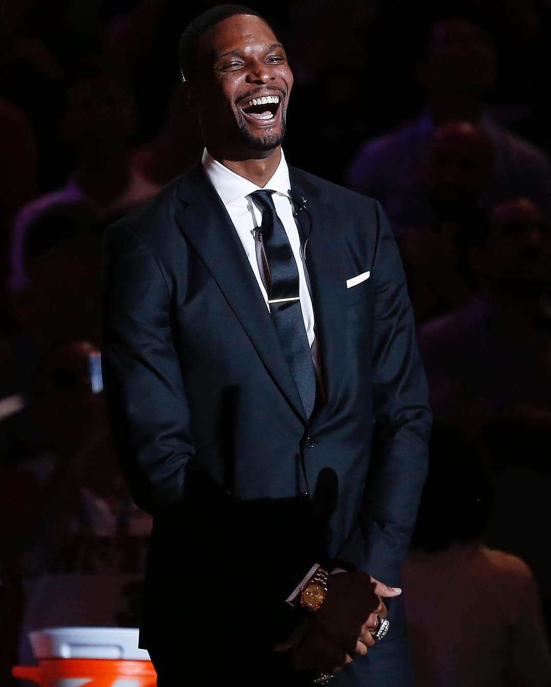 Miami HEATさんのインスタグラム写真 - (Miami HEATInstagram)「A classic ‘fit for a classic man! @chrisbosh was dressed to impressed during his jersey retirement ceremony. #HEATFashionFriday #ThankYouChr1s」3月30日 2時26分 - miamiheat