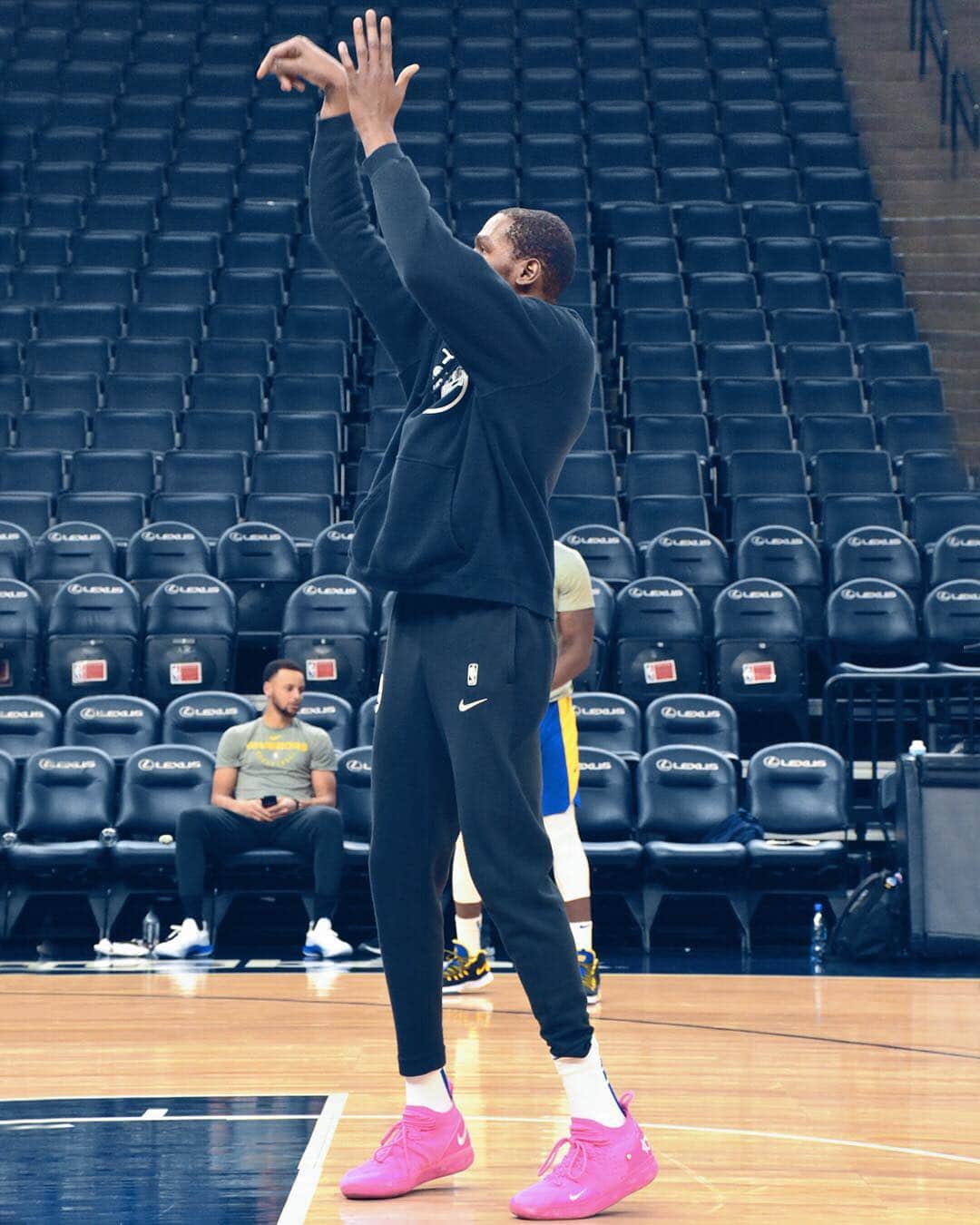 ゴールデンステート・ウォリアーズさんのインスタグラム写真 - (ゴールデンステート・ウォリアーズInstagram)「shootaround views」3月30日 2時37分 - warriors