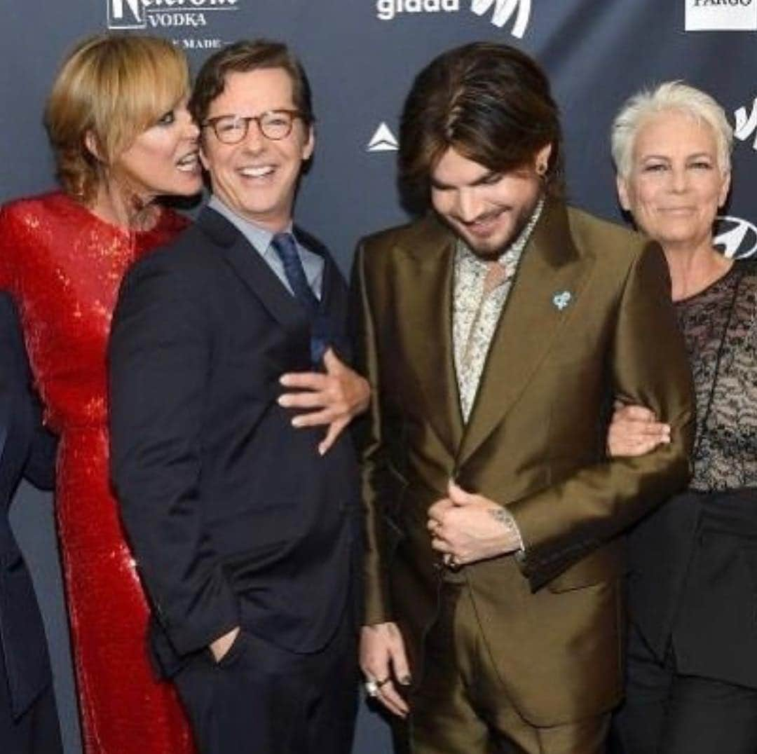 アダム・ランバートさんのインスタグラム写真 - (アダム・ランバートInstagram)「Congrats on your award @seanhayes ! Great chatting w @allisonbjanney @curtisleejamie @glaad #glaadawards」3月30日 2時39分 - adamlambert