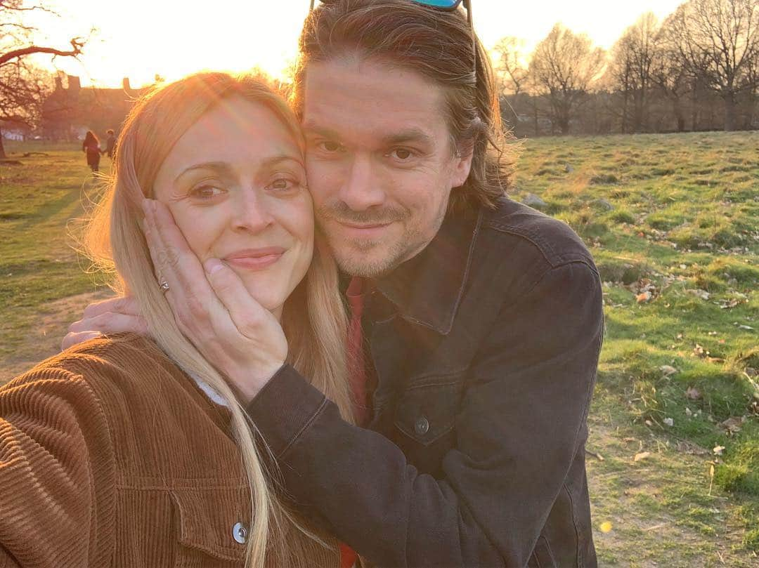 ファーン・コットンさんのインスタグラム写真 - (ファーン・コットンInstagram)「Date night walk. My favourite kind of date ❤️」3月30日 2時41分 - fearnecotton