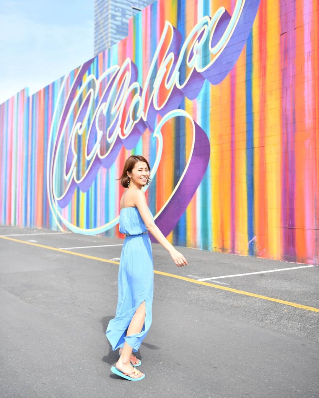 坂元美香さんのインスタグラム写真 - (坂元美香Instagram)「ハワイ到着初日は午後からアラモアナのローカルモーション @localmotionalamoana で行われたAngels by the Sea Hawaii @angelsbythesea のMedia Partyにご招待いただきました。ついでにハワイの新聞社Midweek @midweekhawaii の取材撮影も😉ハワイに来たら絶対AngelsbytheSeaのドレス👗というくらい大好きで日本でも愛用しています。オーナーのNinaとも2年ぶりに会えて嬉しかった☺️ . ワイキキ周辺では今まではヒルトンとプリンセスカイウラニでしか買えなかったのが、これからはアラモアナのローカルモーションでもエンジェルズバイザシーのお洋服が買えるようになりました✨👗 . 去年ハワイ来た時のエンジェルズバイザシードレスの写真も載せておくねー☺️ . #angelsbytheseahawaii #angelsbythesea #エンジェルズバイザシー #hawaii #ハワイ #fashion」3月30日 2時46分 - mika_saka